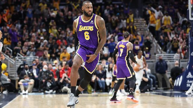 世界杯官方app下载官网-贾巴尔批评詹姆斯“愚蠢”，湖人前辈为何如此苛刻？