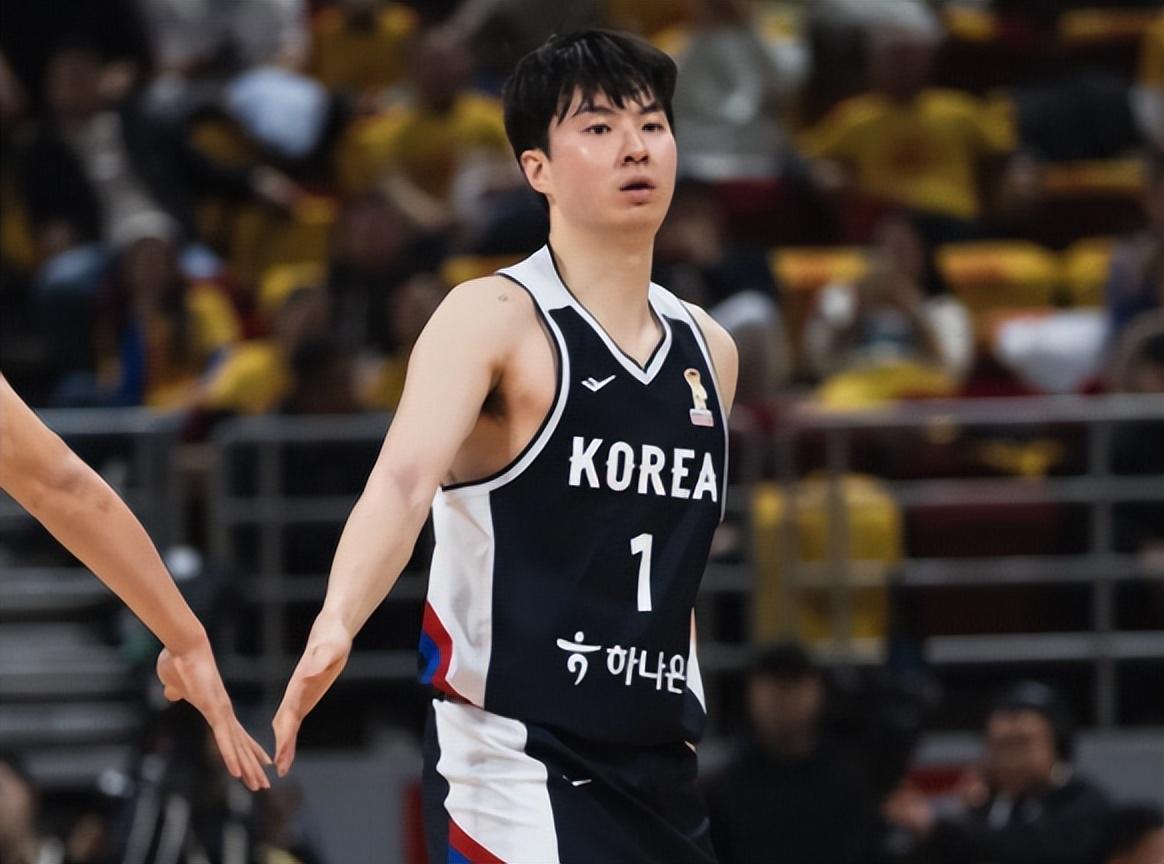 世界杯客户端下载-世预赛迎来关键转折！中国男篮连获三个好消息，赢球直接升至第二